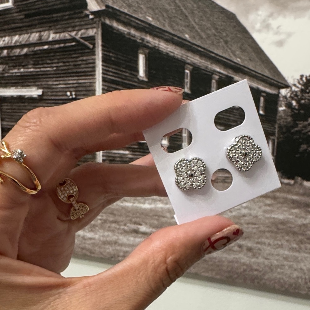 Clover Earrings - White Gold Over brass Studs